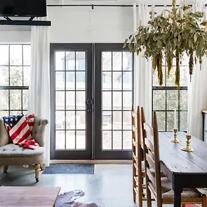 Hip, Cozy With A Fire Pit In Cleveland Park Nashville